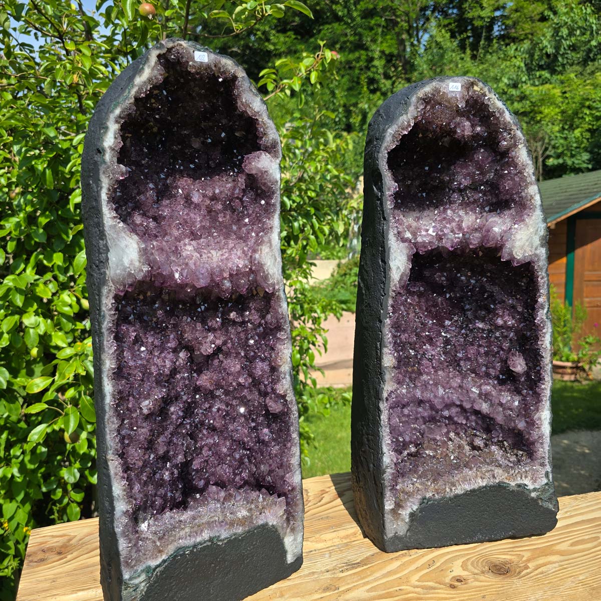 Amethystdrusen Paar 1A - 50kg - Höhe 56cm - Harmonie und Entspannung - UNIKAT 116 im Freien, perfekt zur Meditation und Raumharmonie.