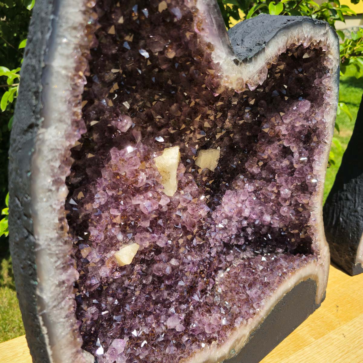 Amethystdrusen Paar 1A - 89kg - Höhe 51cm - Harmonie und Entspannung - UNIKAT 370, Steinwelten Amethyst Druse in natürlicher Umgebung