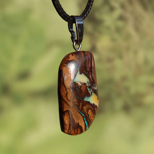 Boulder Opal Anhänger mit einzigartigem Muster, handgeschliffen für Positivität und Freude, Nr. 307
