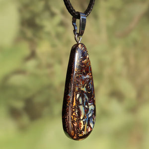 Boulder Opal Anhänger - Positivität und Freude - Nr. 33 mit einzigartigen Mustern und Silberöse