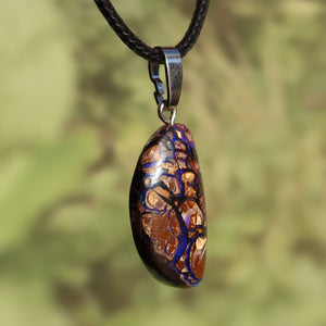 Boulder Opal Anhänger - Positivität und Freude - Nr. 51, handgefertigt mit individuellem Muster und Silberöse.