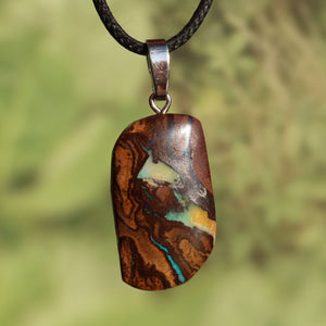 Boulder Opal Anhänger mit lebendigem, von Hand geschliffenem Muster, das Positivität und Freude ausstrahlt - Nr. 307