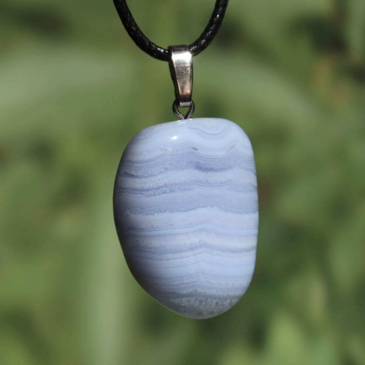 Chalcedon blau gebändert Anhänger - Ausdruck und Kommunikation - Unikat Nr. 5, natürlicher Edelstein mit Silberöse
