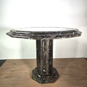 Couchtisch mit Orthoceras und Ammoniten - Fossilien Naturstein - Nr.2 ist ein elegantes Möbelstück aus echtem Naturstein.