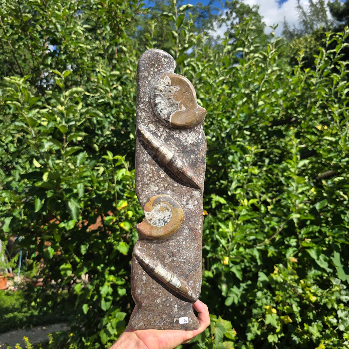 Dekorative handgefertigte Steinskulptur mit Ammoniten und Orthoceren (Fossilien) – 40x10x8cm - Nr. 67