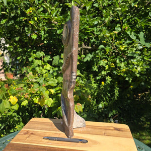 Dekorative handgefertigte Steinskulptur mit Ammoniten und Orthoceren (Fossilien) – 40x10x8cm - Nr. 68