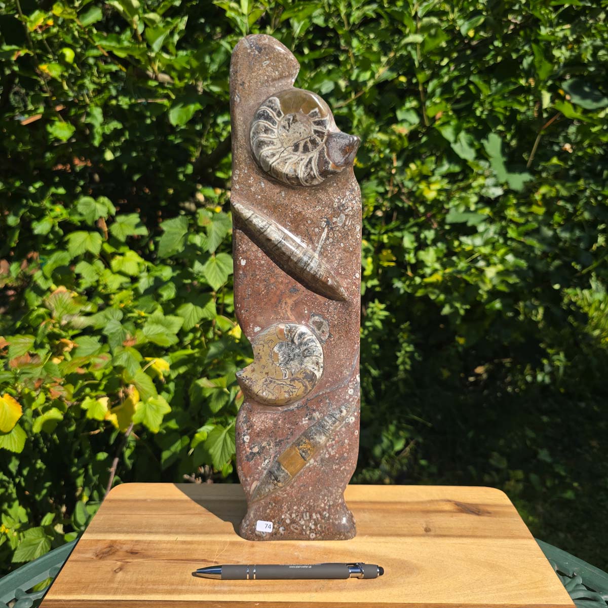 Dekorative handgefertigte Steinskulptur mit Ammoniten und Orthoceren (Fossilien) – 40x10x8cm - Nr. 74