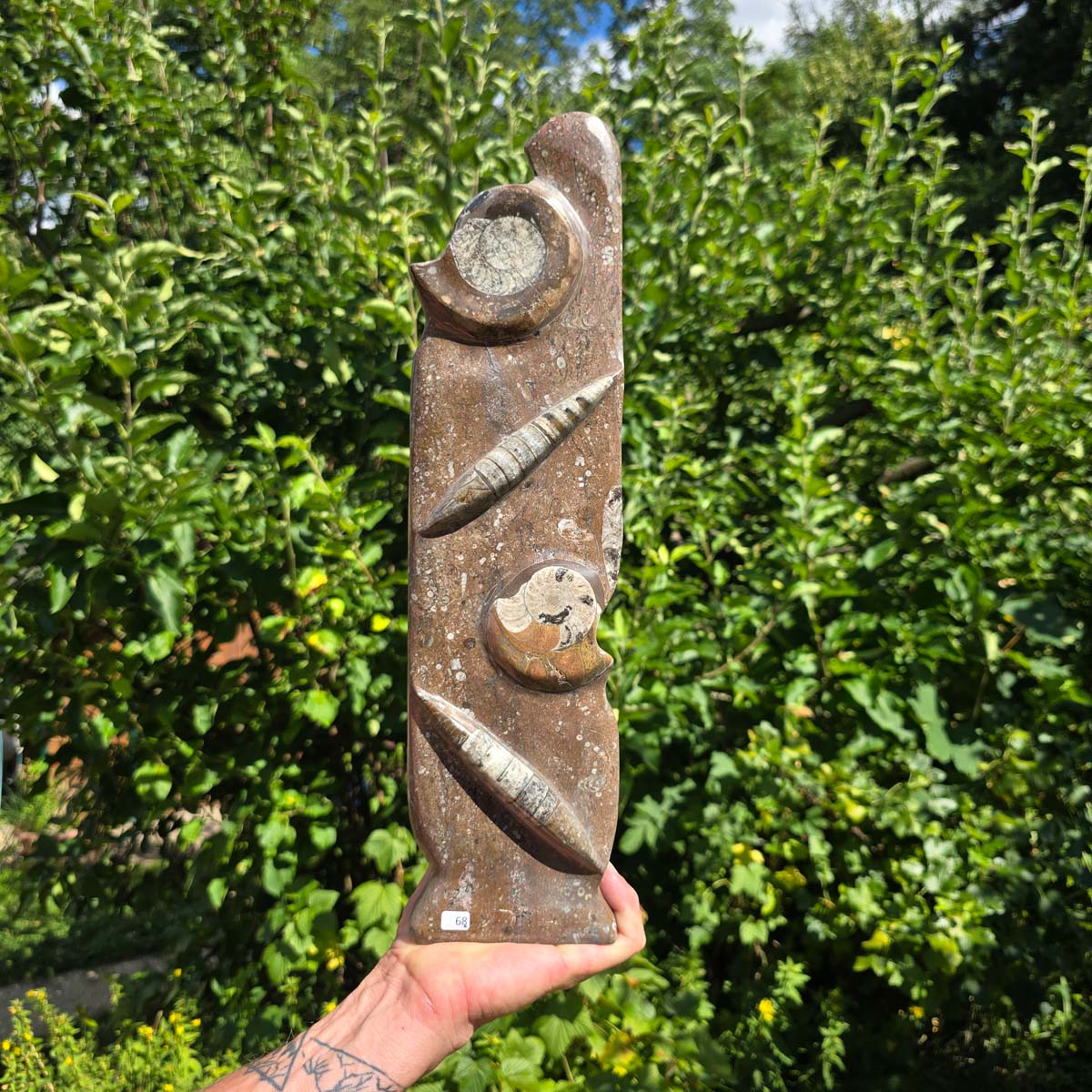Dekorative handgefertigte Steinskulptur mit Ammoniten und Orthoceren (Fossilien) – 40x10x8cm - Nr. 68