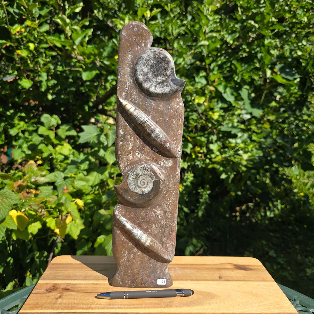 Dekorative handgefertigte Steinskulptur mit Ammoniten und Orthoceren (Fossilien) – 40x10x8cm - Nr. 71