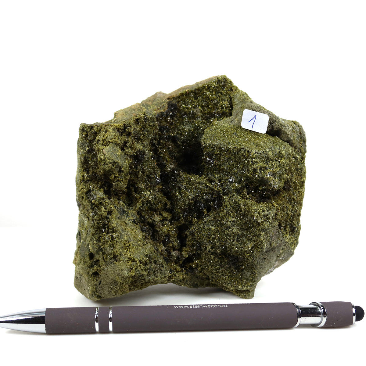 Epidot Kristall Stufe aus Marokko neben einem Stift, 9x9x5cm, ideal für Sammler, erhältlich im Steinwelten Online Shop.