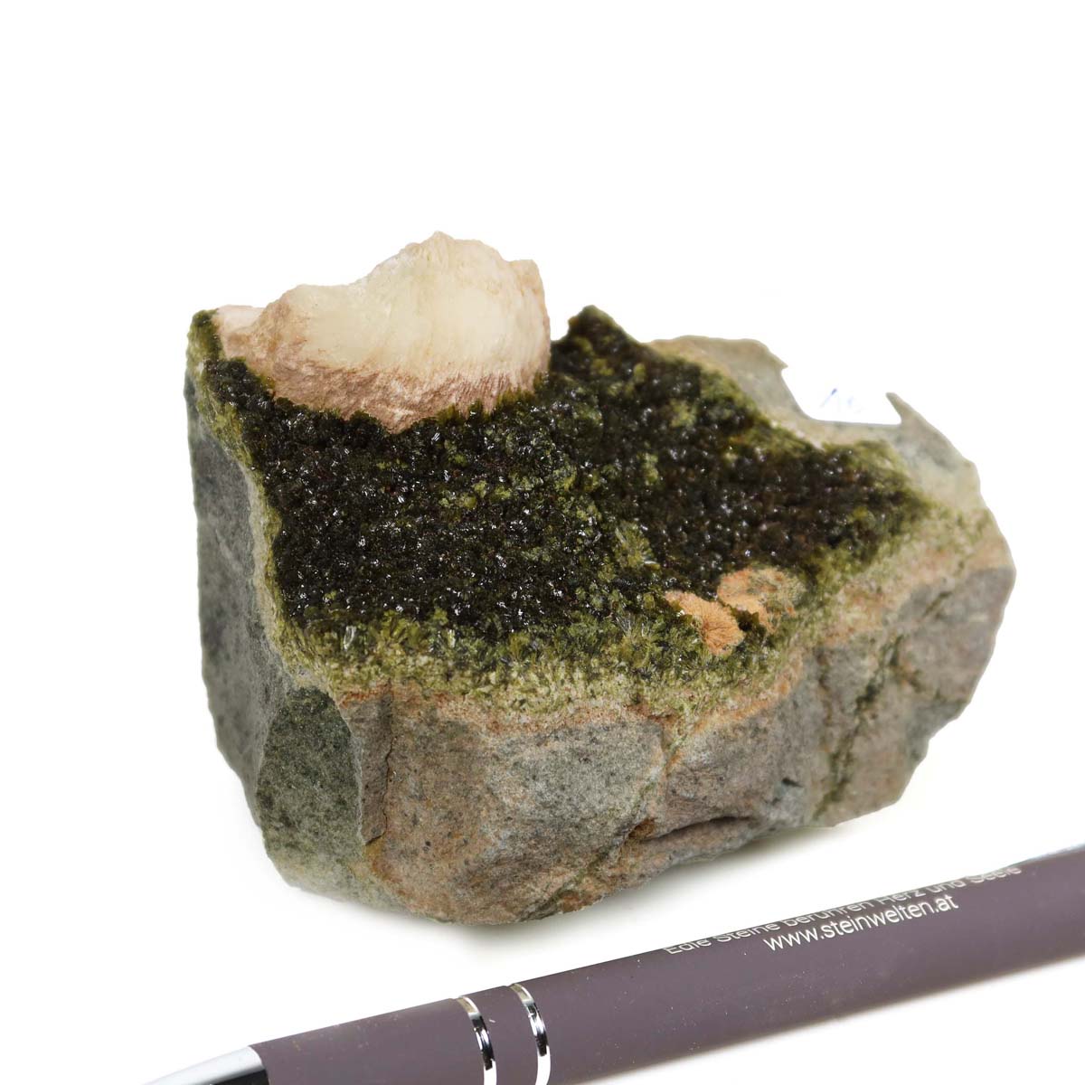 Epidot Kristall Stufe mit Prehnit aus Marokko, naturbelassene Struktur, ideal für Mineralien Sammler, Größe 9x4x6 cm, Etikett Nr. 10.