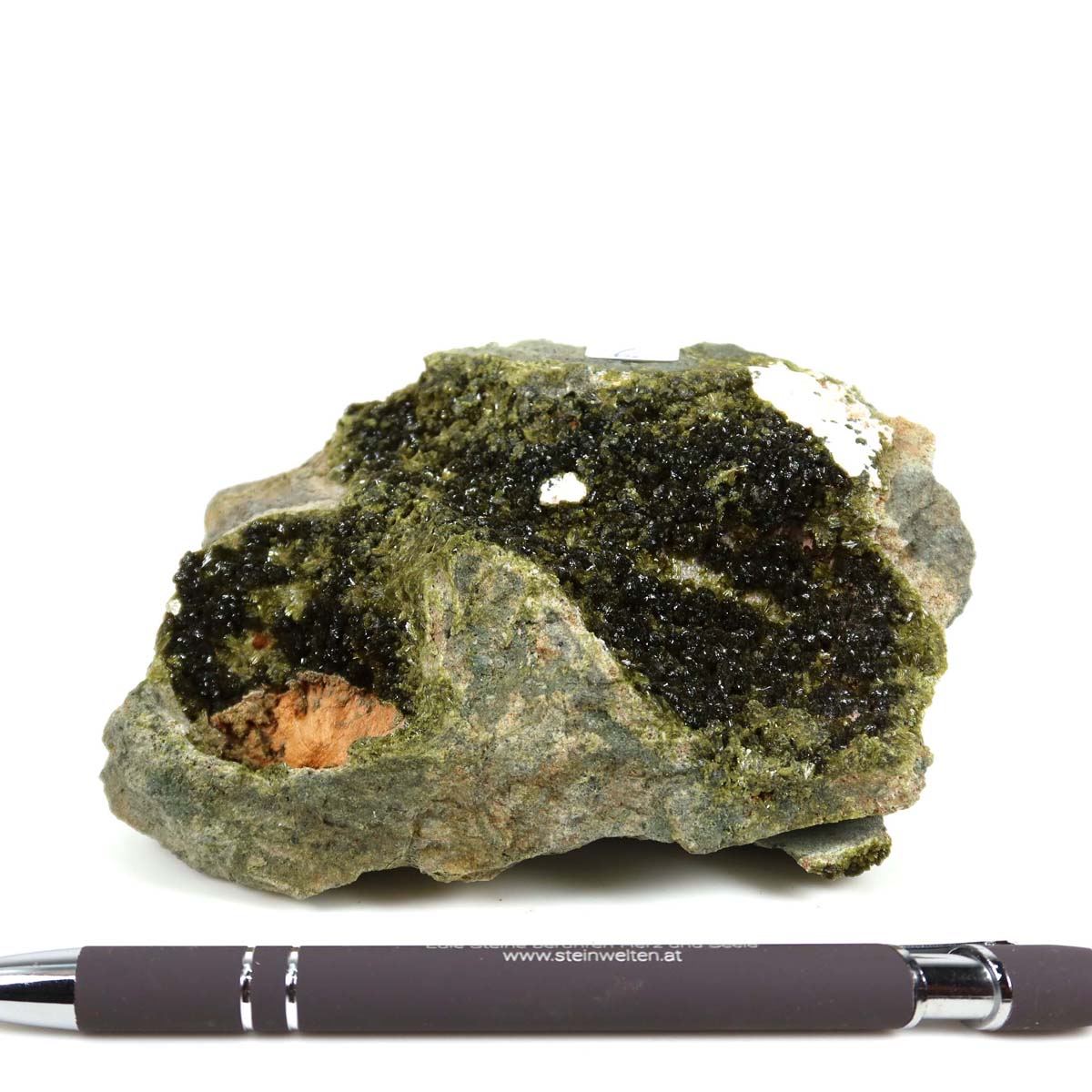 Epidot Kristall Stufe aus Marokko mit markanter Struktur, 11x8x6 cm, ideal für Mineraliensammler und Erholung.