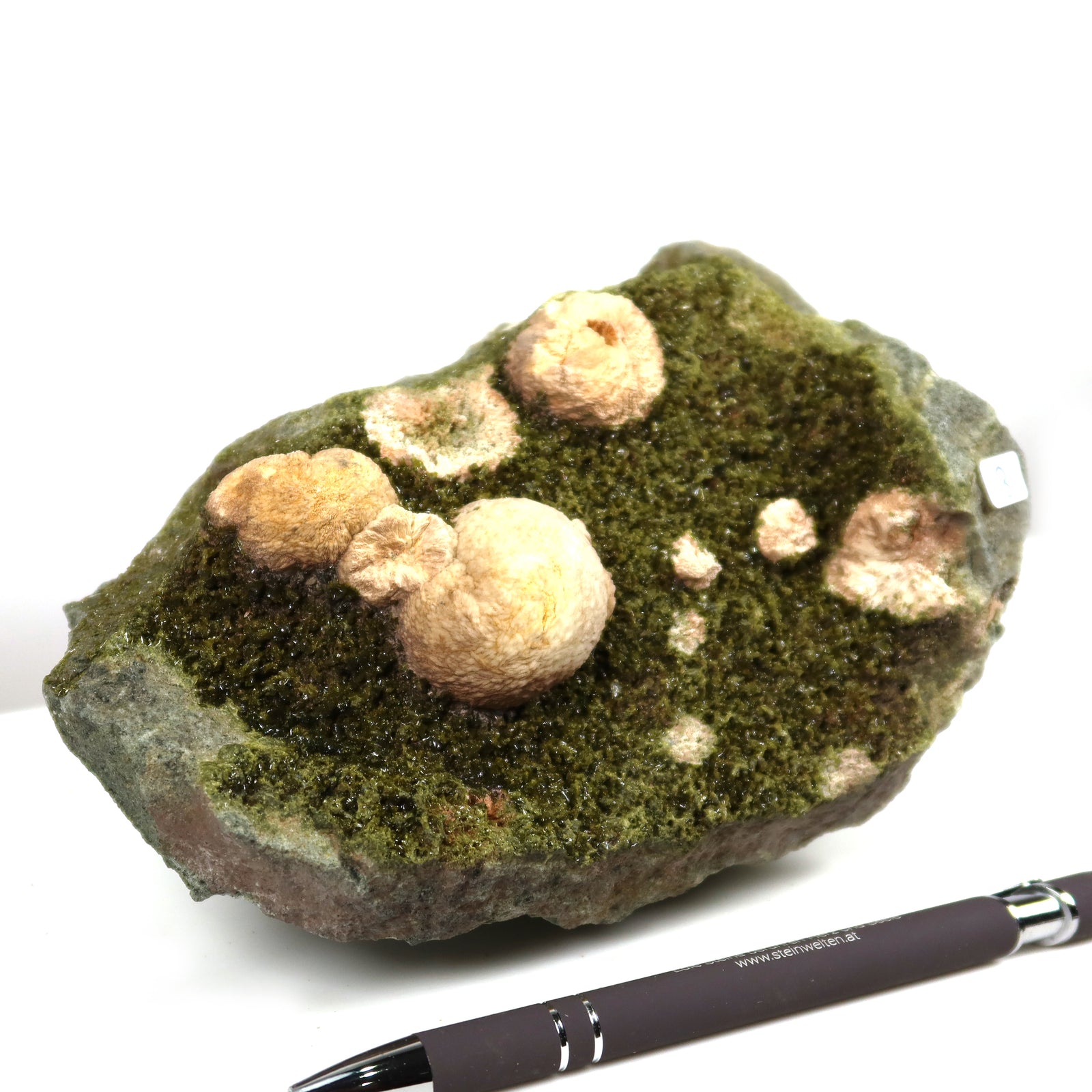 Epidot Kristall Stufe mit Prehnit aus Marokko, 16x9x9cm, einzigartiges Sammlerstück, online kaufen bei Steinwelten, Selbstliebe und Erholung.