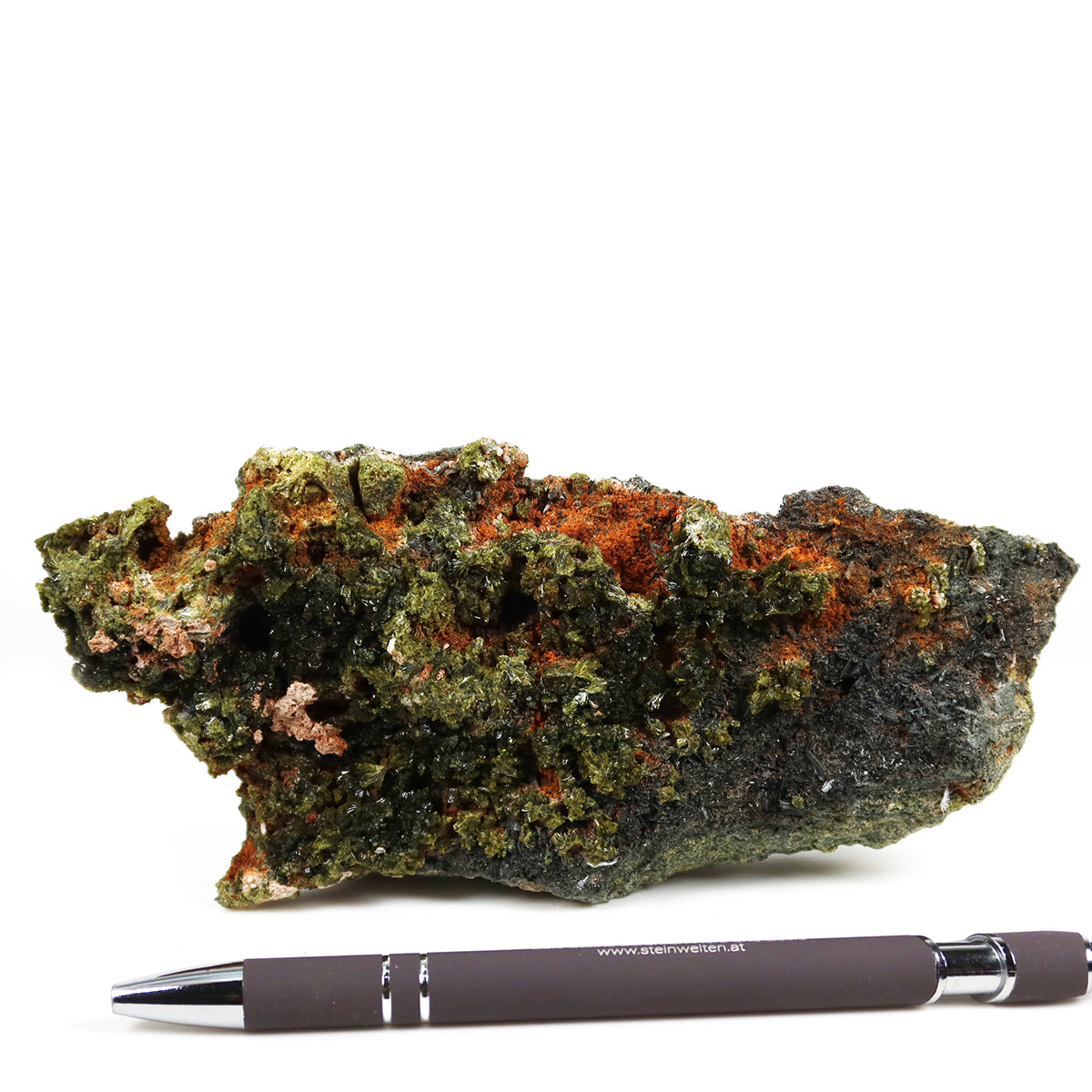 Epidot Kristall mit Prehnit aus Marokko, 16x7x3,5cm, in Hand gehalten - Mineralienatlas kaufen, einzigartiger Sammlerstück Mineral.