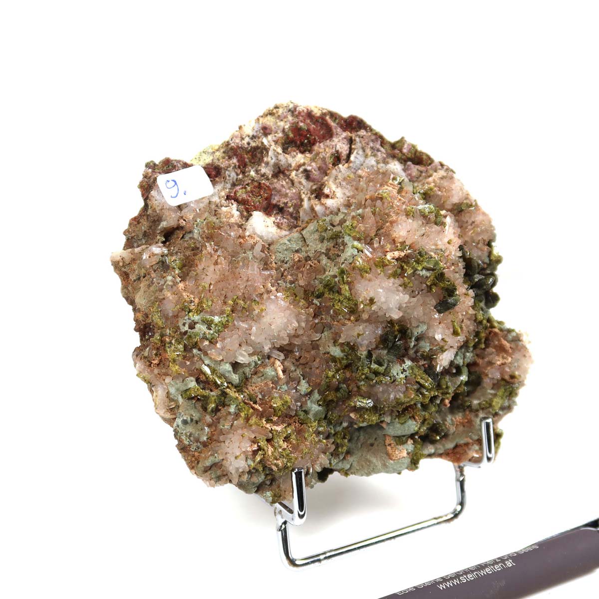 Epidot Quarz Kristall mit Bergkristall Spitzen, 11x11x6 cm, aus Marokko, auf Ständer präsentiert, Sammlerstück Nr. 9.