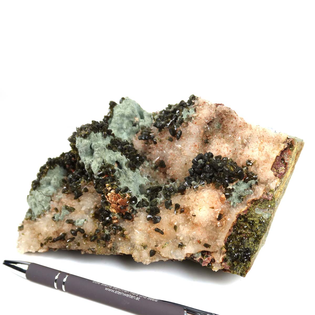 Epidot Quarz Kristall mit Bergkristall Spitzen auf weißem Hintergrund, perfekte Klarheit und Harmonie, Sammlerstein aus Marokko, Nr. 25