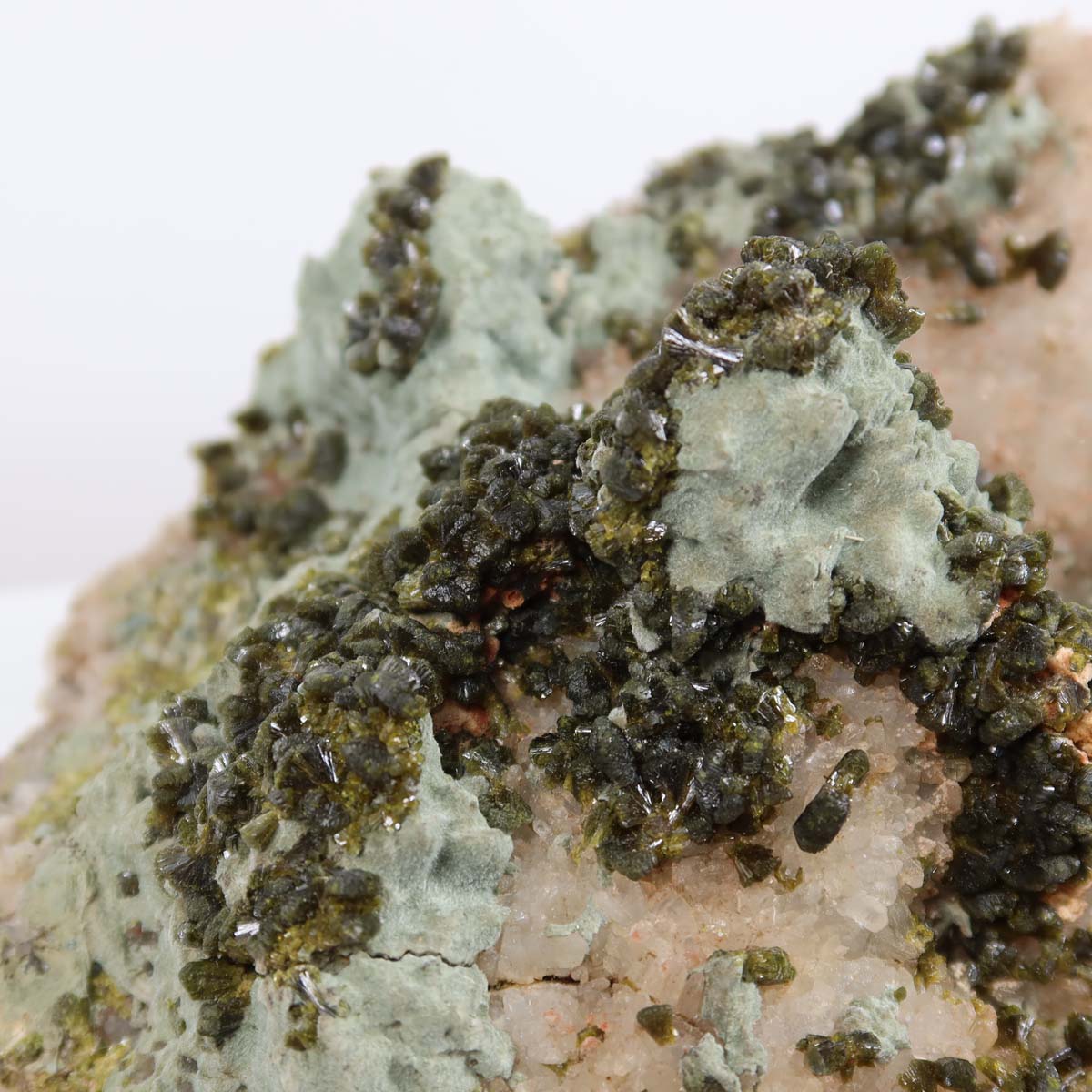 Epidote Quartz Crystal Cluster with Clear Crystals from Morocco, ideal for mineral collectors. Size: 17x11x6 cm.