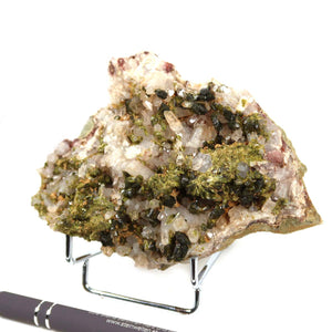 Epidot Quarz Kristall mit Bergkristall Spitzen auf Ständer, 12x9x4 cm, für Mineralien Sammler, aus Marokko, naturbelassen.