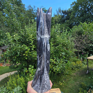 Geschliffene Freiform (Turm) mit Ammoniten und Orthoceras – 42x11x10cm - Nr. 52