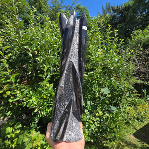 Geschliffene Freiform (Turm) mit Ammoniten und Orthoceras – 33x9x7cm - Nr. 53