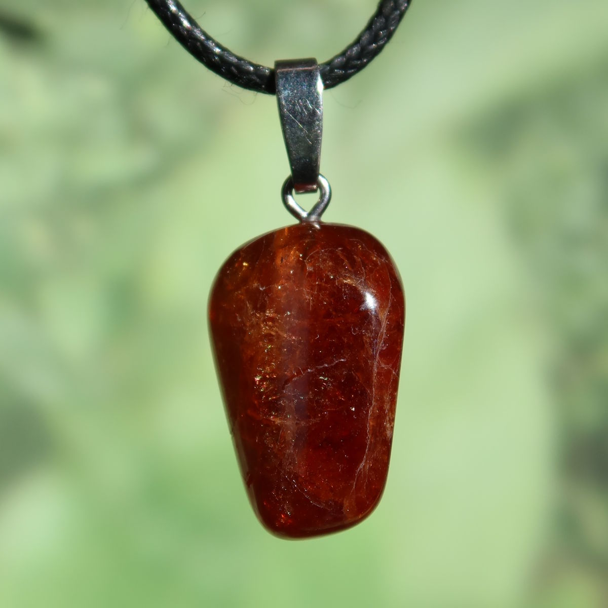 Granat Hessonit Anhänger - Selbstliebe und Kraft - Nr. 4, tiefes bernsteinfarbenes Licht, schönes Naturdesign.