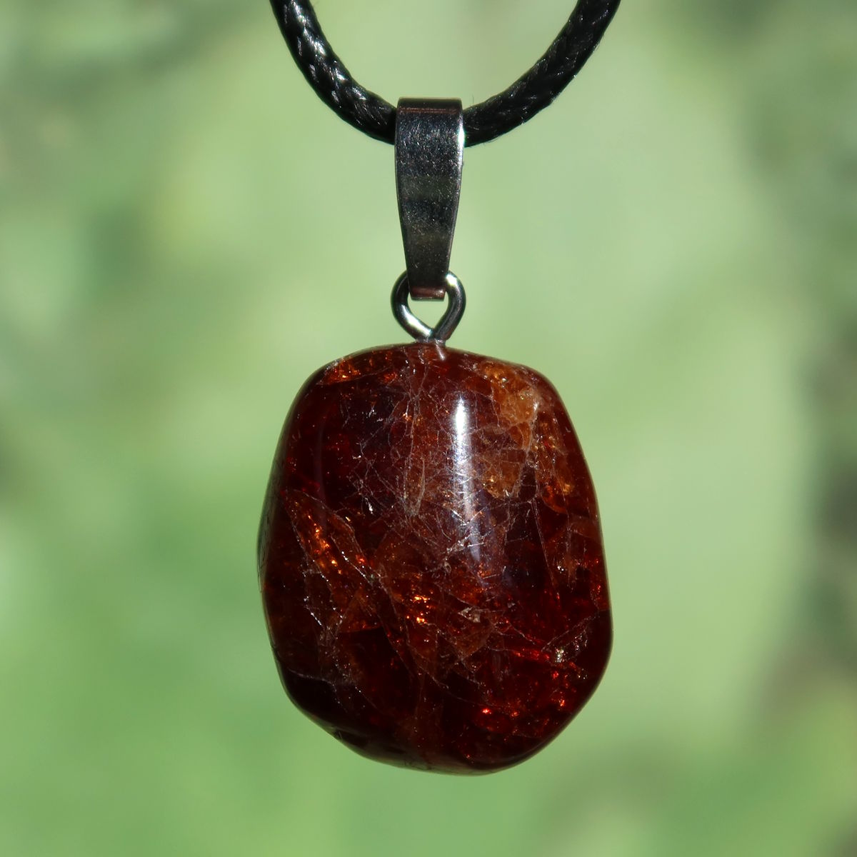 Granat Hessonit Anhänger - Selbstliebe und Kraft - Nr. 8, bernsteinfarbenes braunes Leuchten, edles Design.