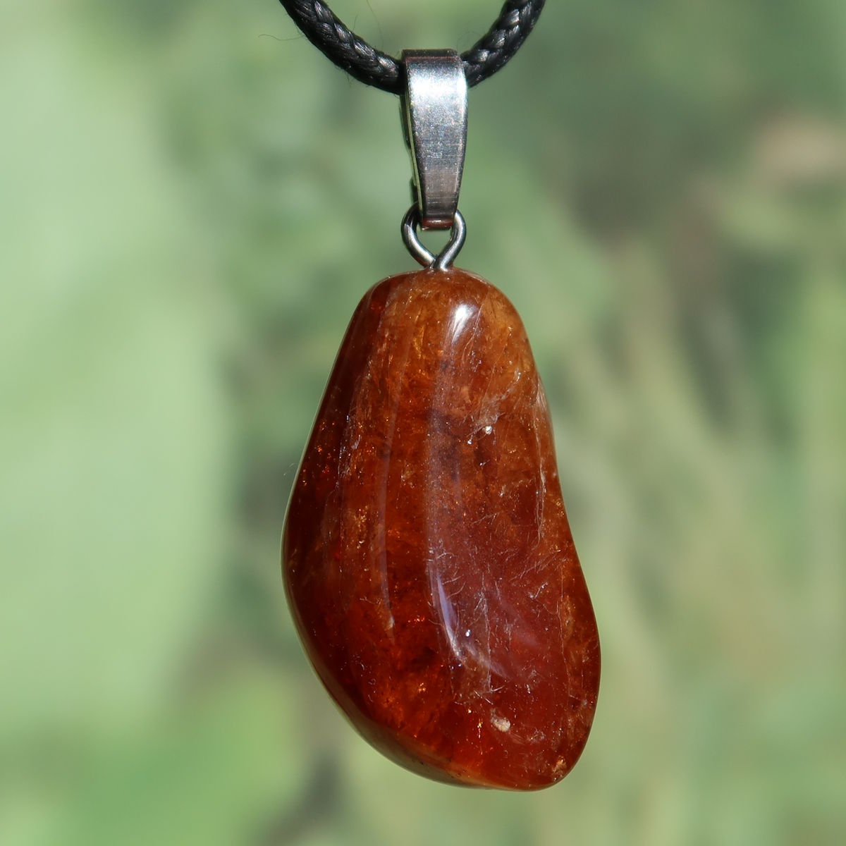 Granat Hessonit Anhänger - Selbstliebe und Kraft - Nr. 11, tiefes bernsteinfarbenes Leuchten, edles Design