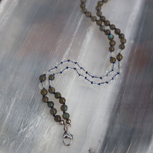 Mala Kette handgemacht mit Labradorit und Bergkristall Perlen, Unikat Schmuck für Kreativität und Klarheit, Produkt Nr. 25