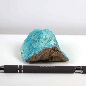Hemimorphit Rohstein, türkisblau, 7x7x3 cm, Sammlermineral Unikat Nr. 14, neben Stift, natürliche Kristallstruktur