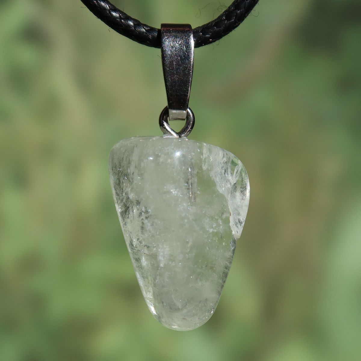 Hyalophan Anhänger - Spiritualität und Klarheit - Nr. 19 - klarer mineralischer Schmuck mit schwebender Ausstrahlung.