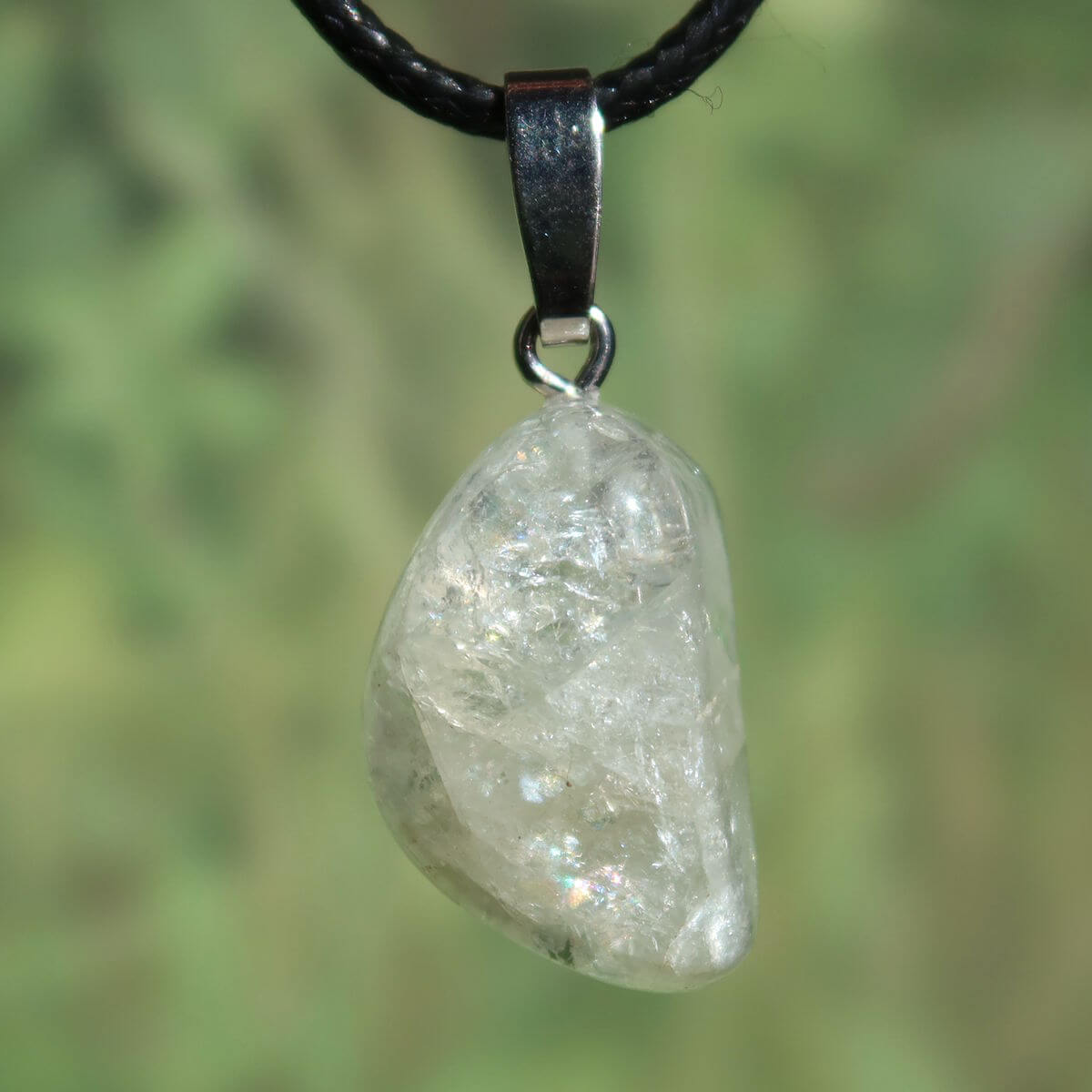 Hyalophan Anhänger - Spiritualität und Klarheit - Nr. 7, glänzender Anhänger mit mineralischer Eleganz.