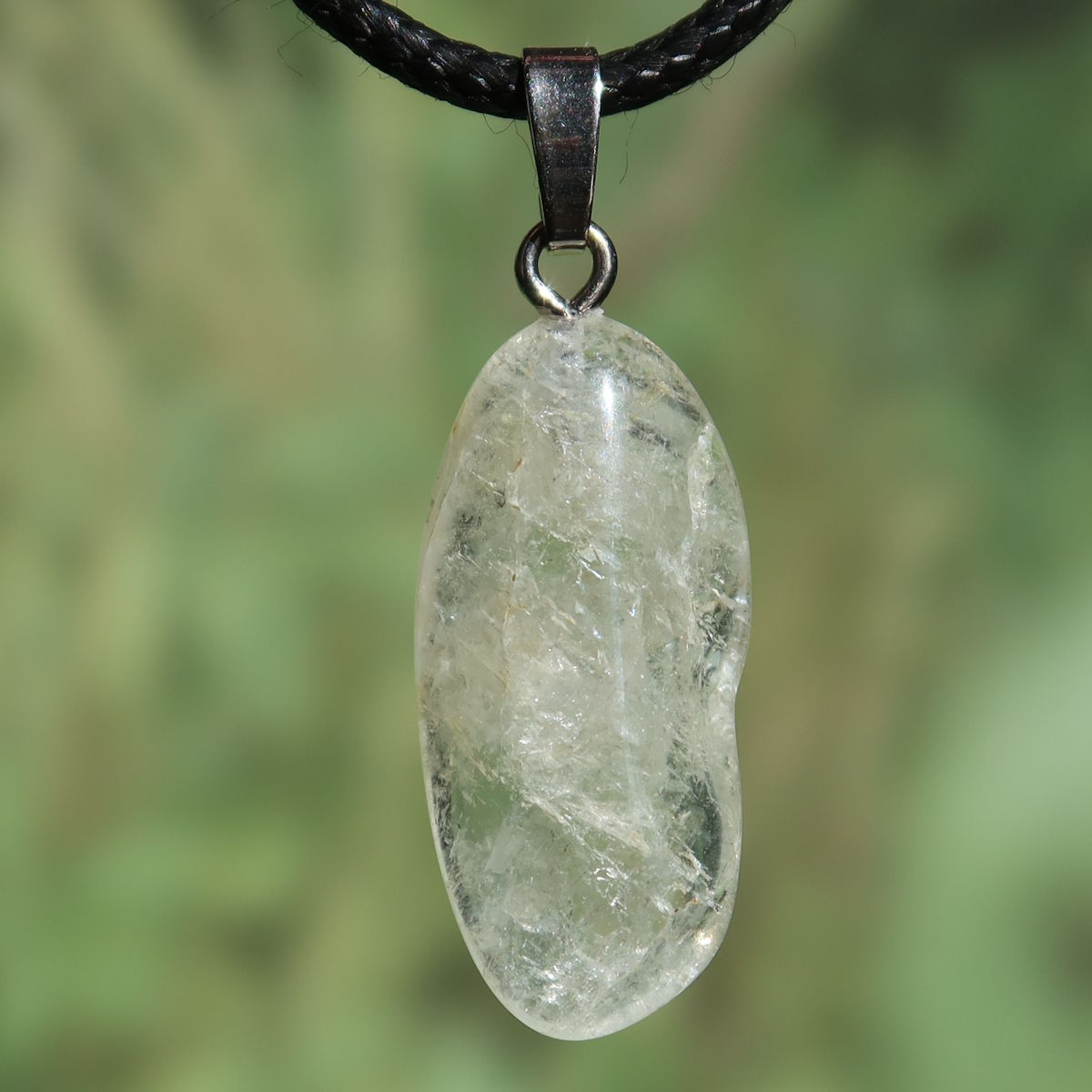 Hyalophan Anhänger - Spiritualität und Klarheit - Nr. 20, mineralische Eleganz in transparentem Design.