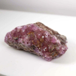 Kobalt Calcit raw mineral, 9x6x4 cm, pink and natural crystal from Morocco, highlighted for collectors, unique piece.