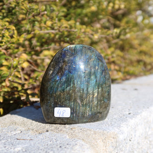 Labradorit Freiform poliert - 7x7cm - Intuition und Kreativität Nr.48 mit faszinierendem Farbspiel und Labradoreszenz.