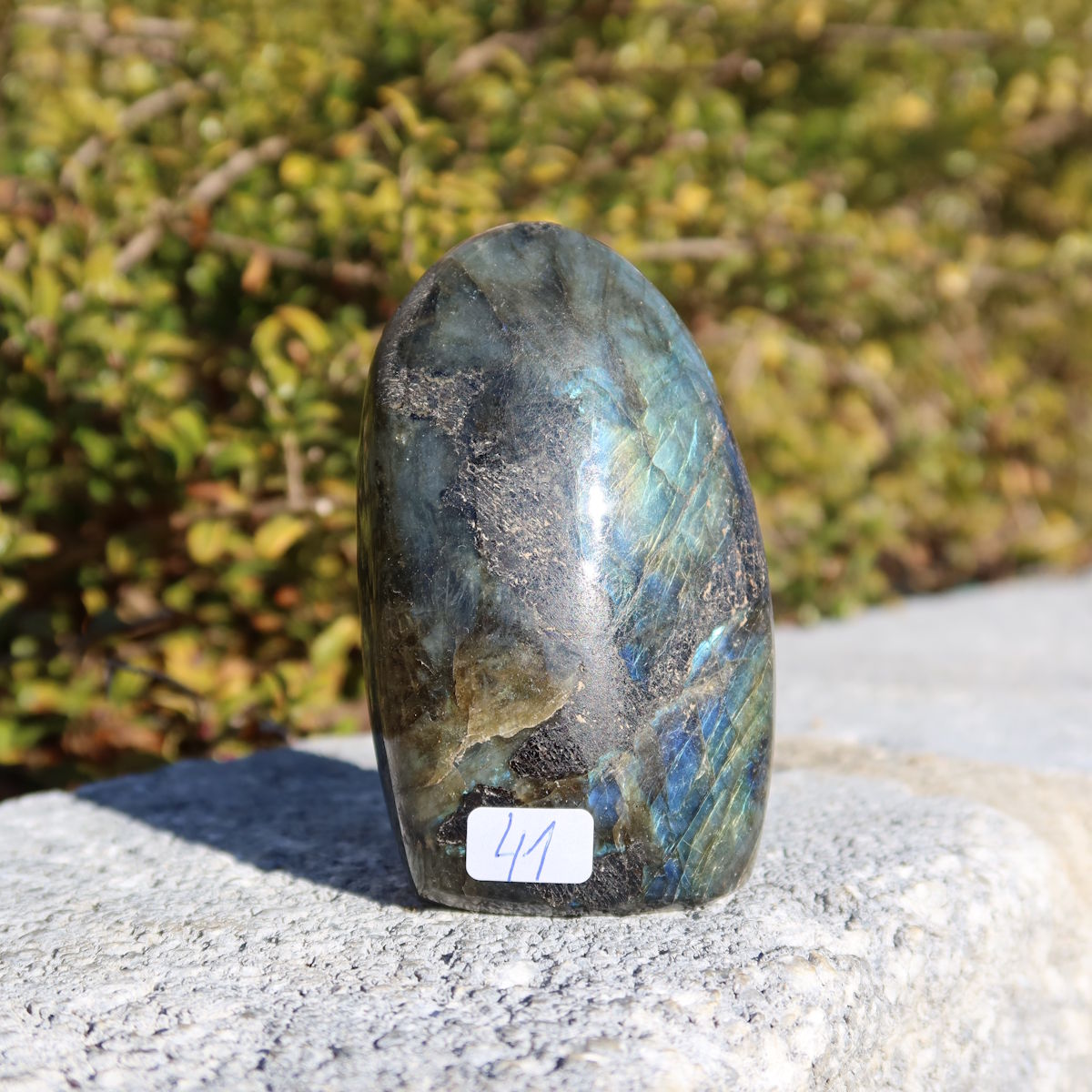 Labradorit Freiform poliert - 8x5cm - Intuition und Kreativität Nr.41, schimmernde Farben bei Sonnenlicht, Naturkunstwerk