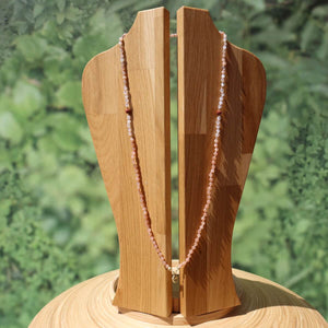 Mondstein mit Labradorit und Rudraksha Kette, elegant und vielseitig tragbar, starker Ausdruck der Intuition.