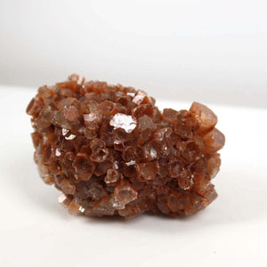 Natürliche rohe Aragonit Kristall Stufe aus Marokko, 7x5 cm, ideal für Sammler und Liebhaber, exklusives, vielschichtiges Mineral.