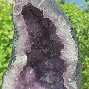 Amethyst Druse – Geode - 35x20x18cm und 13,6kg – Steinwelten OG - Nr. 259, showing unique purple crystal formations.
