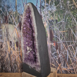 Amethyst Geode mit Calcit