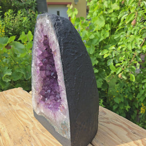 Amethyst Druse – Geode - 35x25x17cm und 16,6kg – Steinwelten OG - Nr. 210 in sunshine, perfect for interior decor.