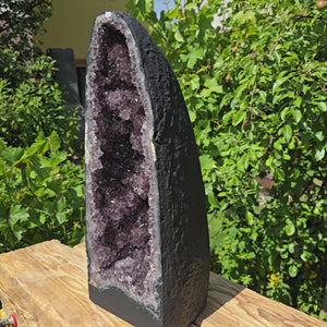 Amethyst Druse – Geode - 57x22x22cm und 28kg – Steinwelten OG - Nr. 64, unique decorative piece for stylish interiors.