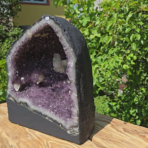 Amethyst Druse – Geode - 38x34x23cm und 29kg – Steinwelten OG - Nr. 36, ideal for decorative and therapeutic spaces, promotes inner peace.