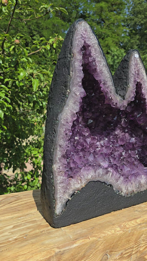 Amethyst Druse – Geode - 45x40x20cm und 36,8kg – Steinwelten OG - Nr. 145, perfect for stylish interiors and meditation spaces.