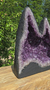 Amethyst Druse – Geode - 45x40x20cm und 36,8kg – Steinwelten OG - Nr. 145, perfect for stylish interiors and meditation spaces.