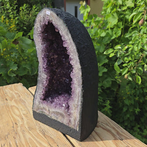 Amethyst Druse – Geode - 37x22x18cm und 14,6kg – Steinwelten OG - Nr. 214, ideal for decor and meditation, showcasing unique purple crystals.