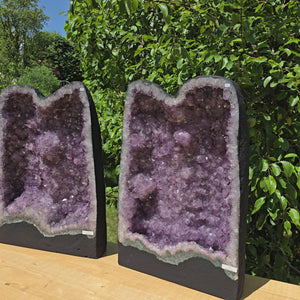 Amethystdrusen Paar 1A - 108 kg - Höhe 59cm - Harmonie und Entspannung - UNIKAT 372 im Sonnenlicht