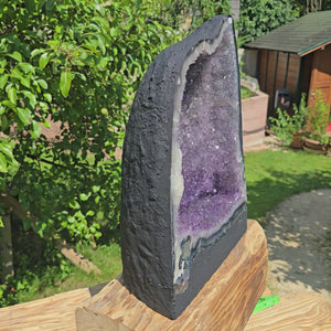 Amethyst Druse – Geode - 40x27x18cm und 17kg – Steinwelten OG - Nr. 332, unique amethyst display for elegant interiors.