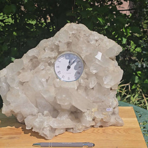 Bergkristall Stufe mit Uhr, 1A Qualität, große Spitzen, 12kg, natürliche Schönheit, Sammlerstück, Brasilien, Klarheit, Fokus