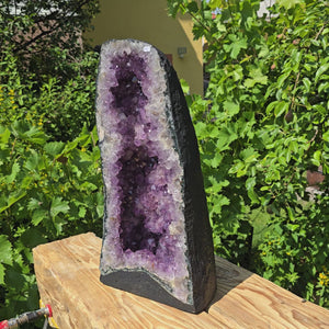 Amethyst Druse – Geode - 52x25x18cm und 23,6kg – Steinwelten OG - Nr. 44, unique crystal decor for stylish interiors.