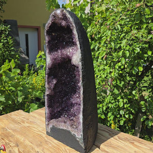 Amethystdrusen Paar 1A - 50kg - Höhe 56cm - Harmonie und Entspannung - UNIKAT 116 auf einem Holztisch